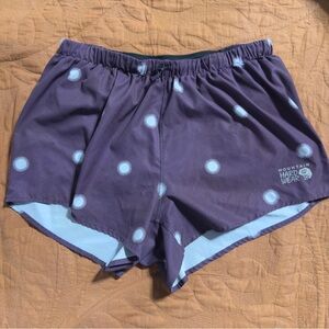 Mountain Hardwear Women's Patterned Athletic Shorts. Size Medium.